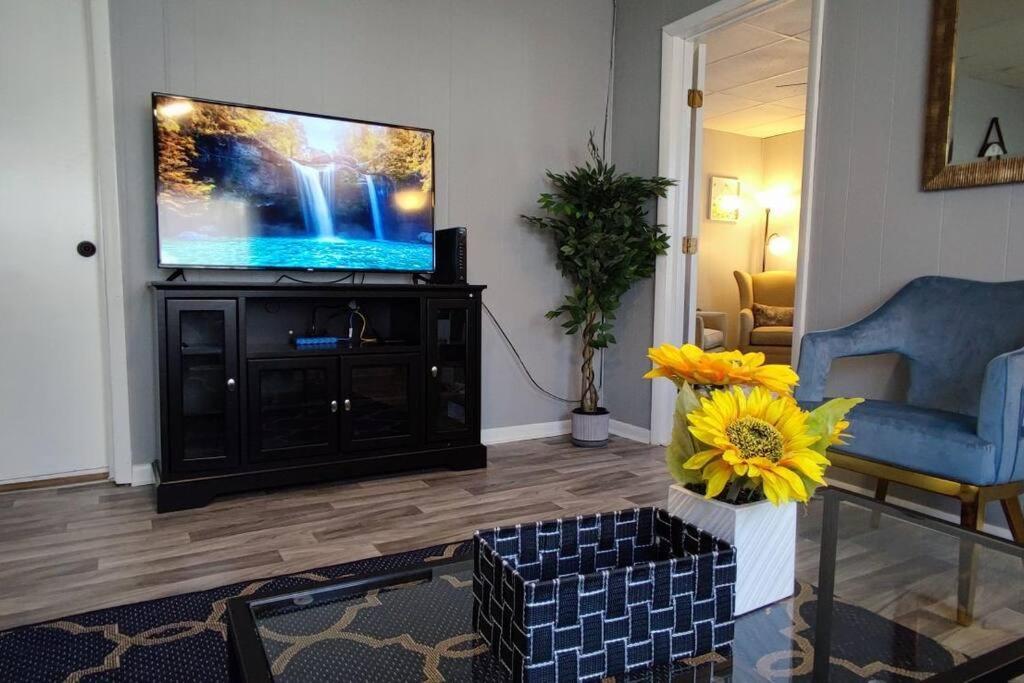 Perfect Combo Of Charm & Comfort- 2Bedroom Home Noblesville Luaran gambar